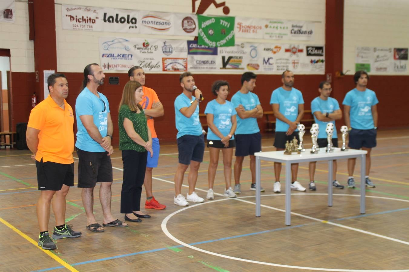 Este sábado ha culminado en el Pabellón Municipal de Deportes 'Francisco José Rivera Montero' el Torneo de Fútbol sala para las categorías inferiores en el que han venido participando 21 equipos en las categorías de: Chupetines (en la modalidad de exhibición), Prebenjamines /Benjamines, Alevines/ Infantiles y Cadetes. Más de un centenar de niños y niñas han disfrutado de esta competición que se ha desarrollado en medio de un buen ambiente, con deportividad y una buena actitud por parte de participantes y del público