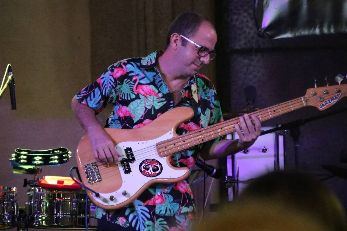 El popular barrio de 'Santa Catalina' vivió, ayer, la primera jornada de su tradicional velá con un gran ambiente festivo en el que pequeños y mayores disfrutaron de tradición, fiesta y música con los juegos infantiles y la actuación de 'Licor 43'.