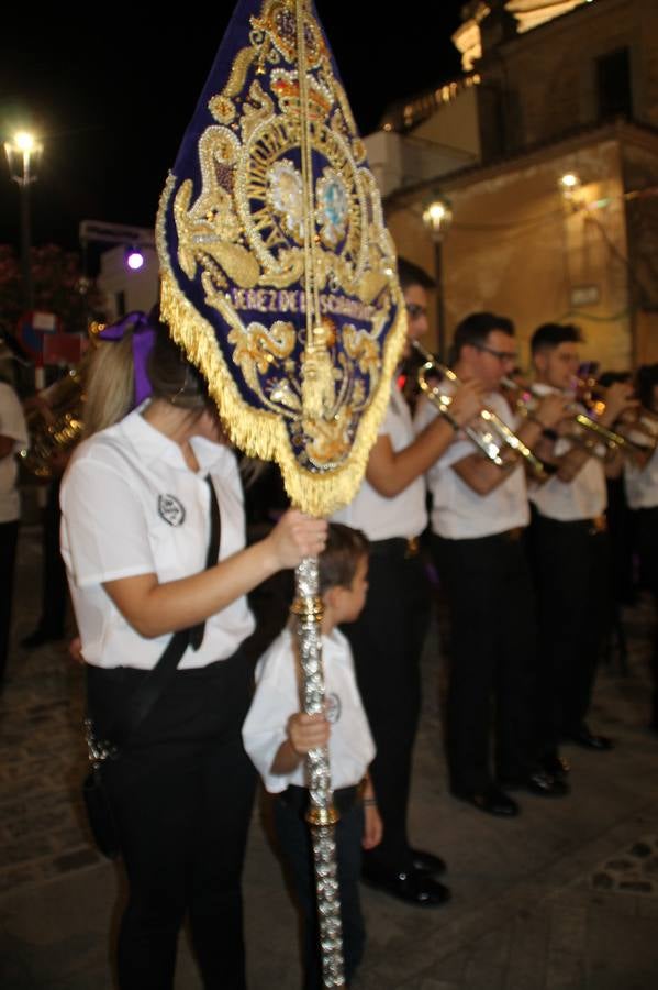 La Agrupación Musical Nuestro Padre Jesús Nazareno abrió el programa de la 'Velá' de Santa María con un magnífico concierto de verano. Todo un lujo disfrutar de la extraordinaria calidad de esta banda, al abrigo del templo visigodo jerezan. Sus integrantes deleitaron al público con la interpretación de obras muy conocidas, que invitaron a disfrutar de la fiesta que hoy prosigue en el Llano de Santa María. Esta mañana con los juegos populares: carrera de cintas en bicicleta, carrera de sacos, pucheros, juegos de agua..., junto a la apertura de la tradicional mesa de subasta y al servicio de barra para hacer frente al calor y disfrutar de sabores tradicionales, pues no ha faltado, como aperitivo, el pestorejo.