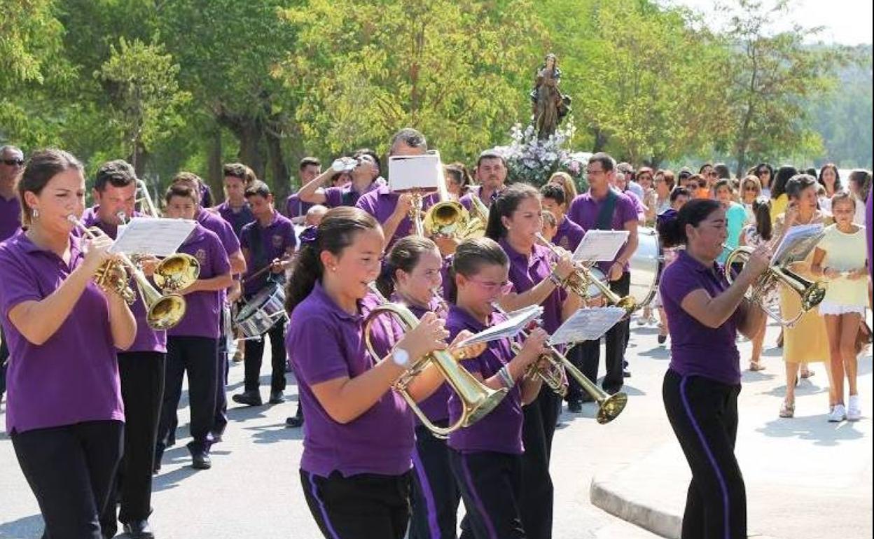 El domingo a las 12 horas se celebrarán la misa y posterior procesión acomopañando a la imagen de la Patrona, Nuestra Señora del Valle.