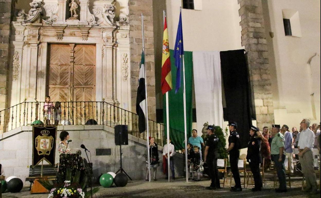 Izado de banderas.