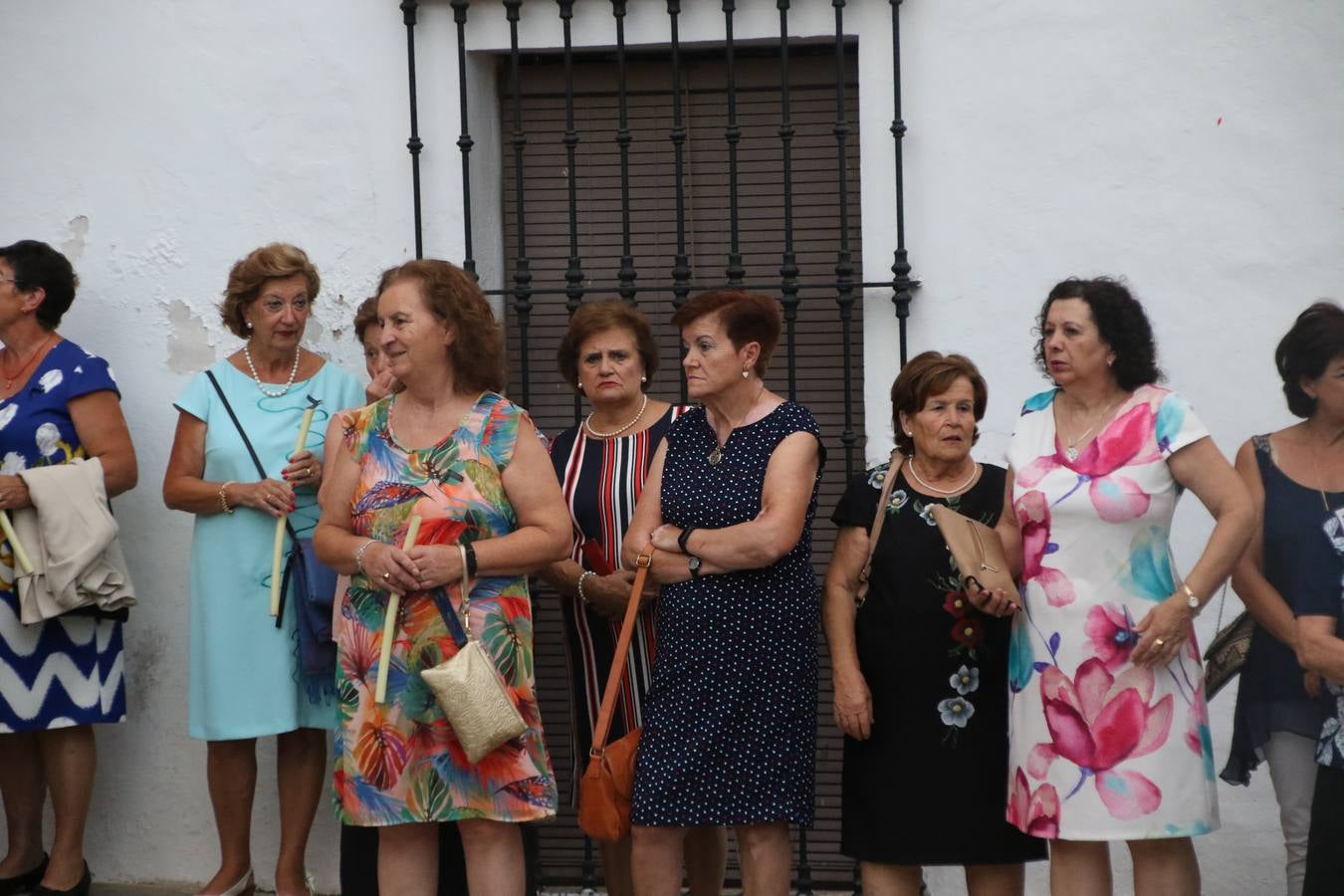 Nuestra Señora de Aguasantas despertó, ayer, una vez más, la devoción y el fervor que los jerezanos sienten hacia Ella. Jerez de los Caballeros se vistió de gala para acompañar a su Patrona en el traslado hacia su Santuario, donde se ponía fin a los tradicionales cultos que desde el pasado mes de agosto se han celebrado en la iglesia de Santa María de la Encarnación, organizados por la Hermandad de Nuestra Señora de Aguasantas.