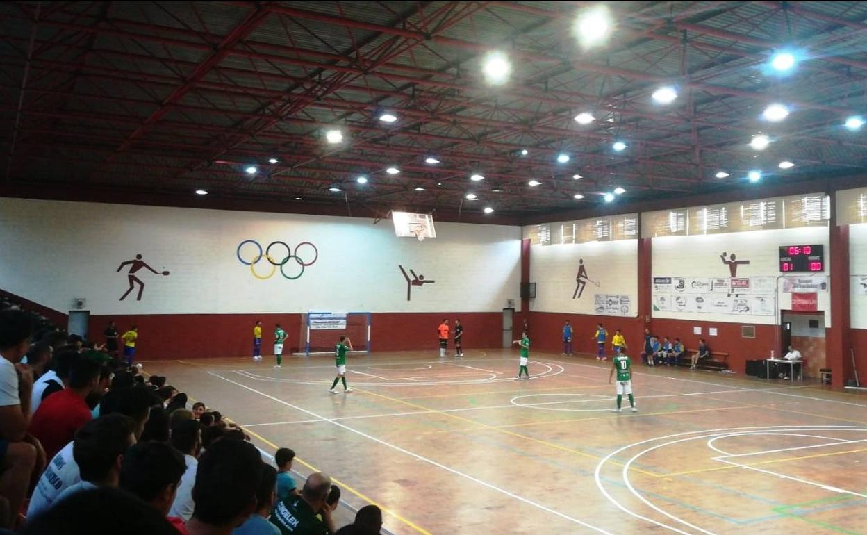 Imagen del partido disputado ayer por el Jerez Futsal ante el Cádiz Virgili con un buen ambiente de público en el Pabellón Muncipal de Deportes 'Francisco José Rivera Montero'.