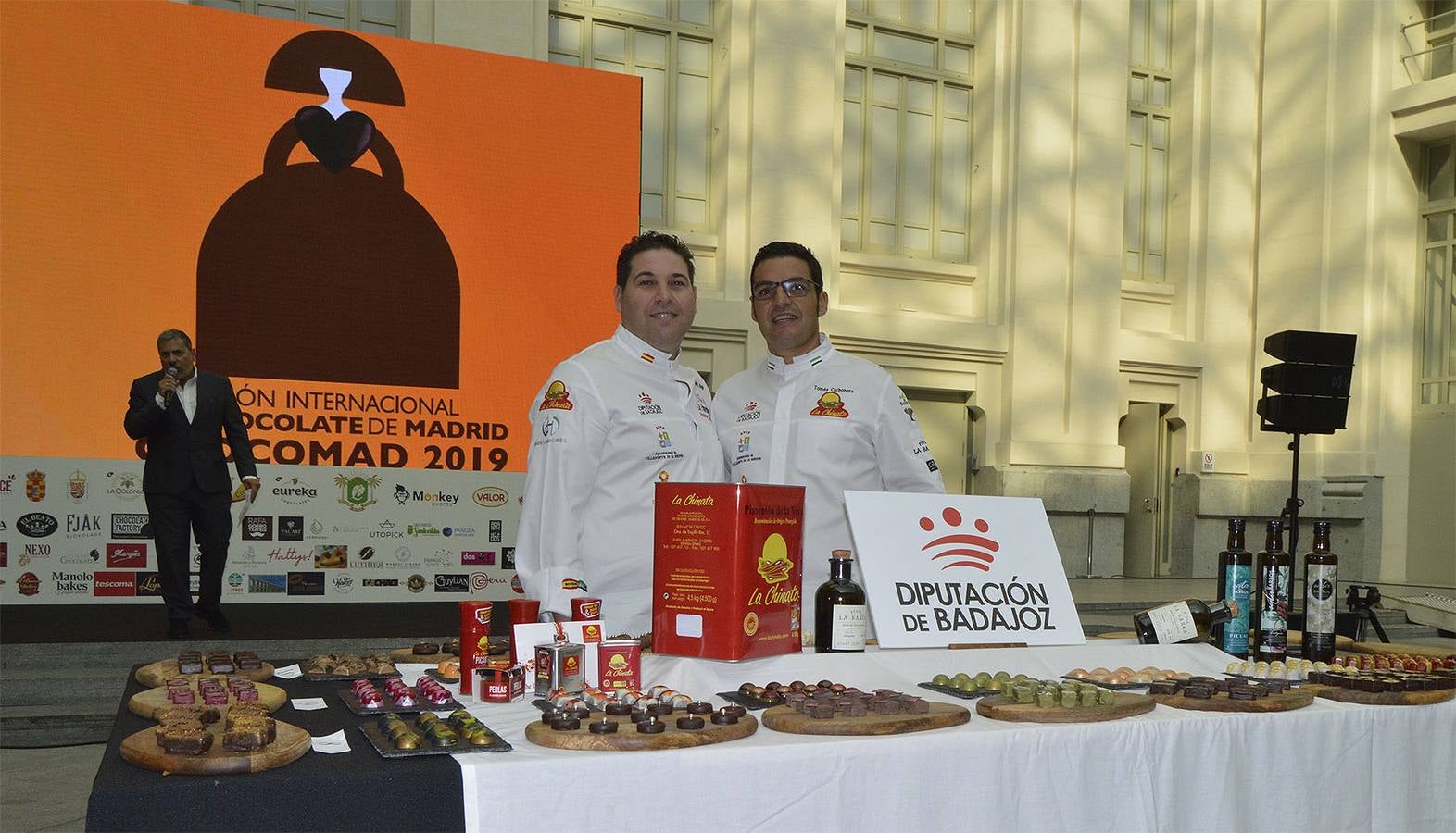 El pastelero villanovense Juan Antonio Parejo y el cocinero jerezano Tomás Carbonero han regresado «con muy buenas sensaciones y mejores expectativas» de la segunda edición del Salón Internacional del Chocolate de Madrid, celebrado el pasado fin de semana en el Palacio de Cibeles de la capital madrileña.
