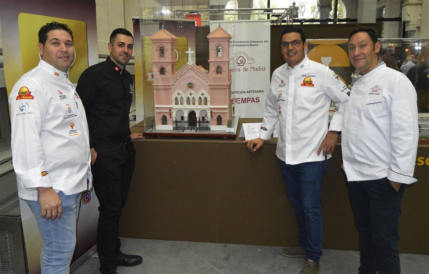 El pastelero villanovense Juan Antonio Parejo y el cocinero jerezano Tomás Carbonero han regresado «con muy buenas sensaciones y mejores expectativas» de la segunda edición del Salón Internacional del Chocolate de Madrid, celebrado el pasado fin de semana en el Palacio de Cibeles de la capital madrileña.