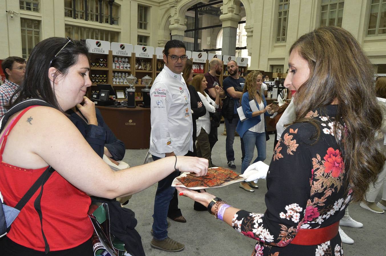 El pastelero villanovense Juan Antonio Parejo y el cocinero jerezano Tomás Carbonero han regresado «con muy buenas sensaciones y mejores expectativas» de la segunda edición del Salón Internacional del Chocolate de Madrid, celebrado el pasado fin de semana en el Palacio de Cibeles de la capital madrileña.