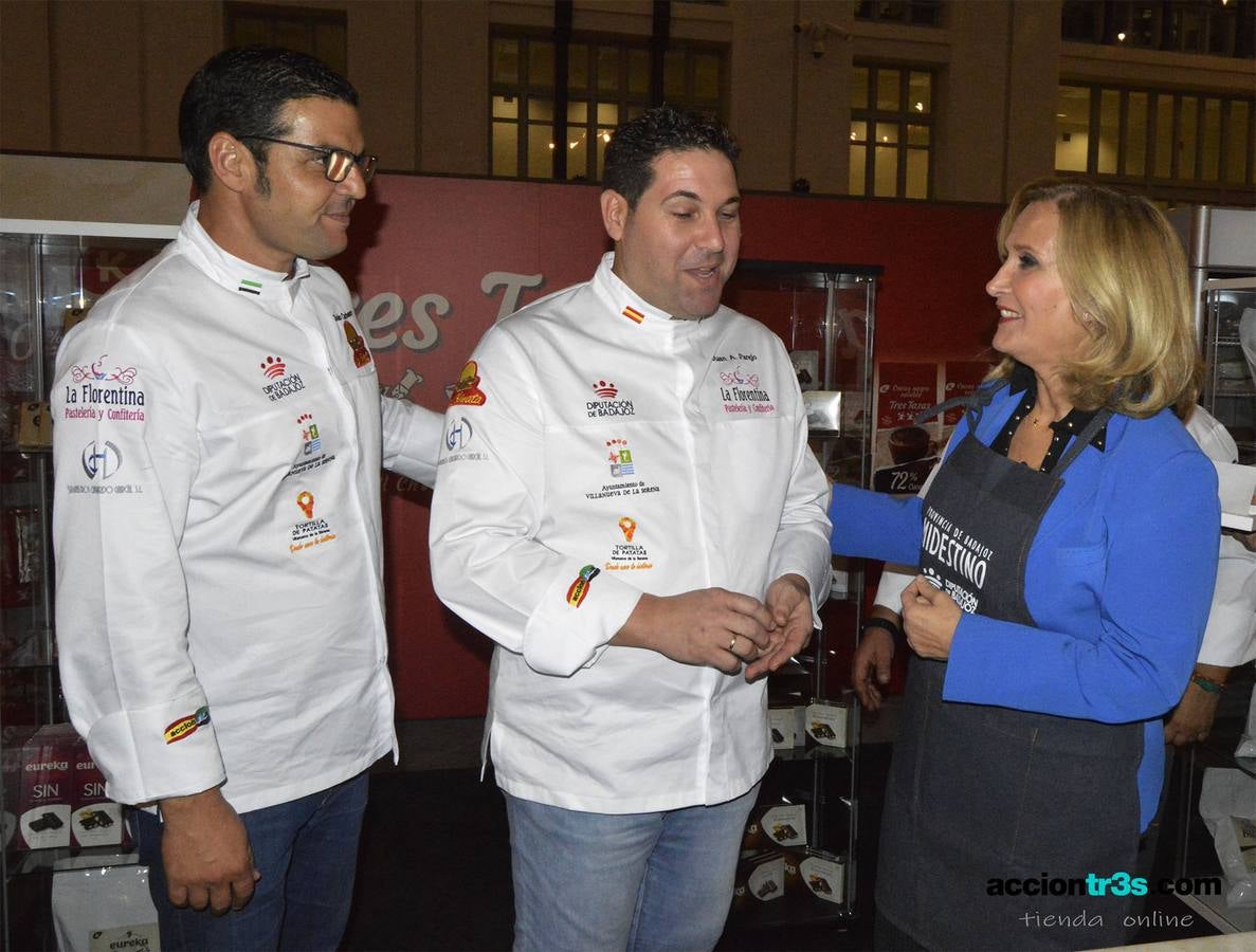 El pastelero villanovense Juan Antonio Parejo y el cocinero jerezano Tomás Carbonero han regresado «con muy buenas sensaciones y mejores expectativas» de la segunda edición del Salón Internacional del Chocolate de Madrid, celebrado el pasado fin de semana en el Palacio de Cibeles de la capital madrileña.