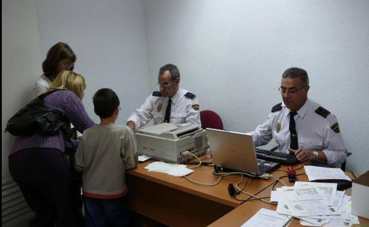 Personal de la Jefatura Superior de Policía de Extremadura se desplazará a Jerez, del 14 al 18 de octubre, para la expedición del D.N.I.