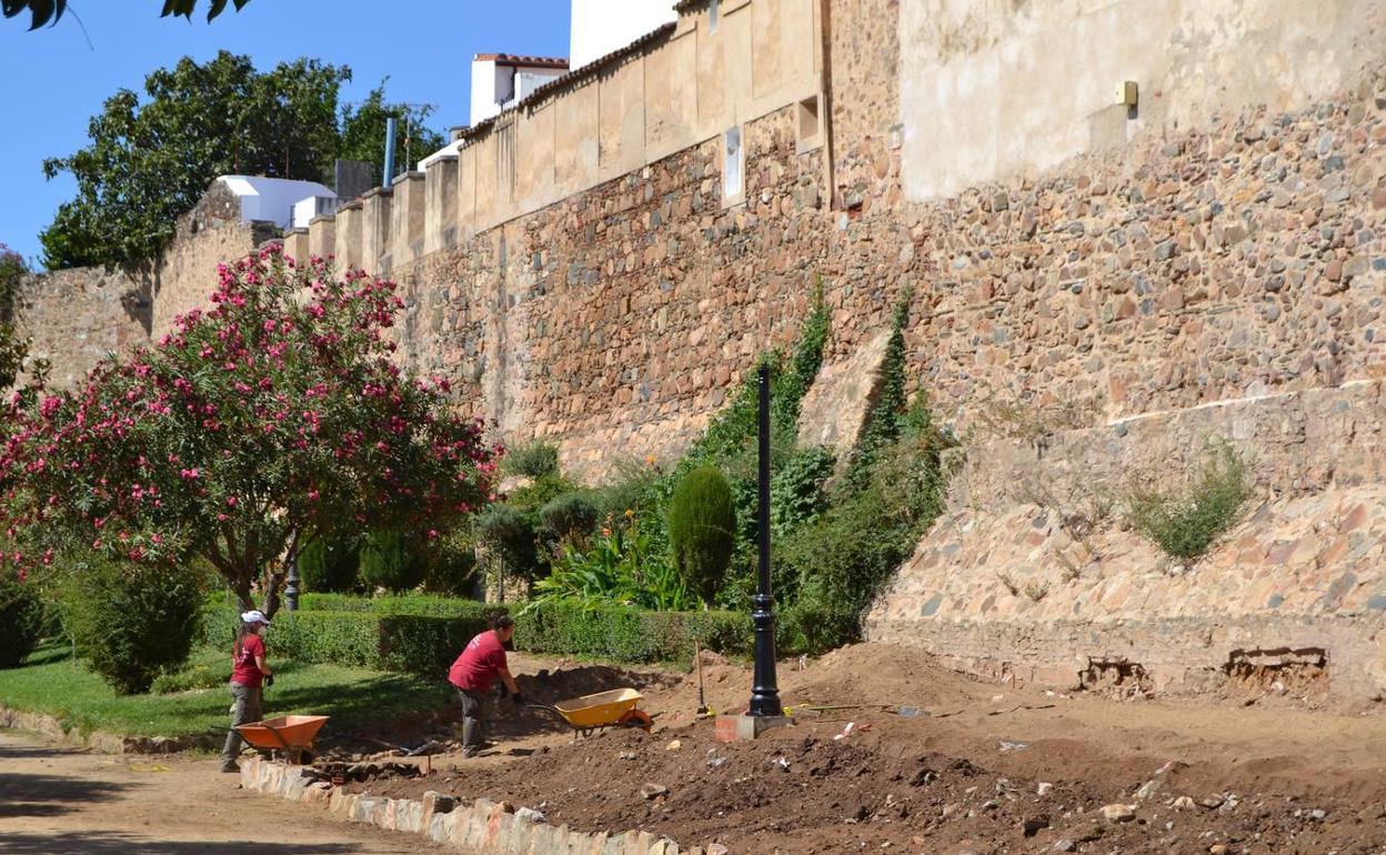 Actuaciones a cargo de la Escuela de Jardinería en en el Parque de Santa Lucía. 