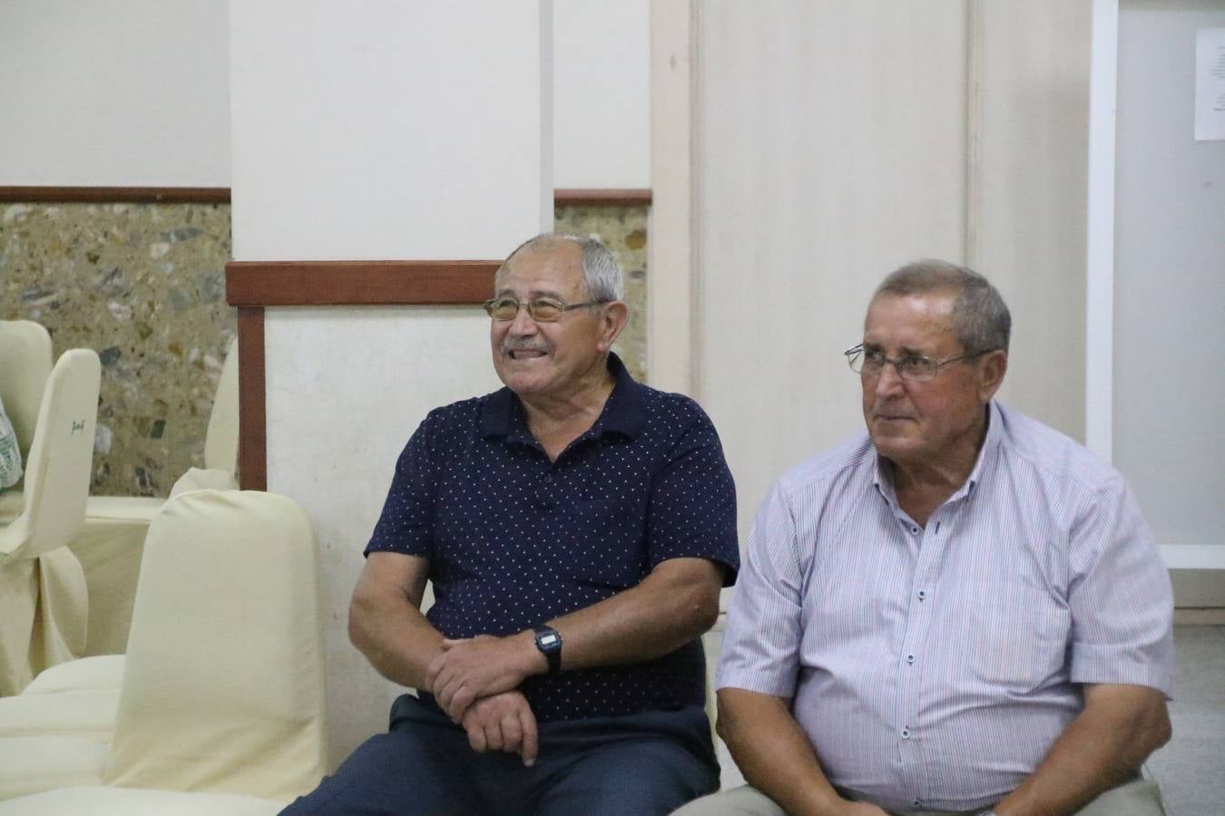 El Hogar de Mayores 'Mari Sousa' de Jerez de los Caballeros celebró, ayer, su XVII Aniversario con una comida y convivencia en el hotel restaurante 'Oasis'. La cita sirvió de marco para homenajear a 7 parejas que, este año, celebran sus bodas de oro.