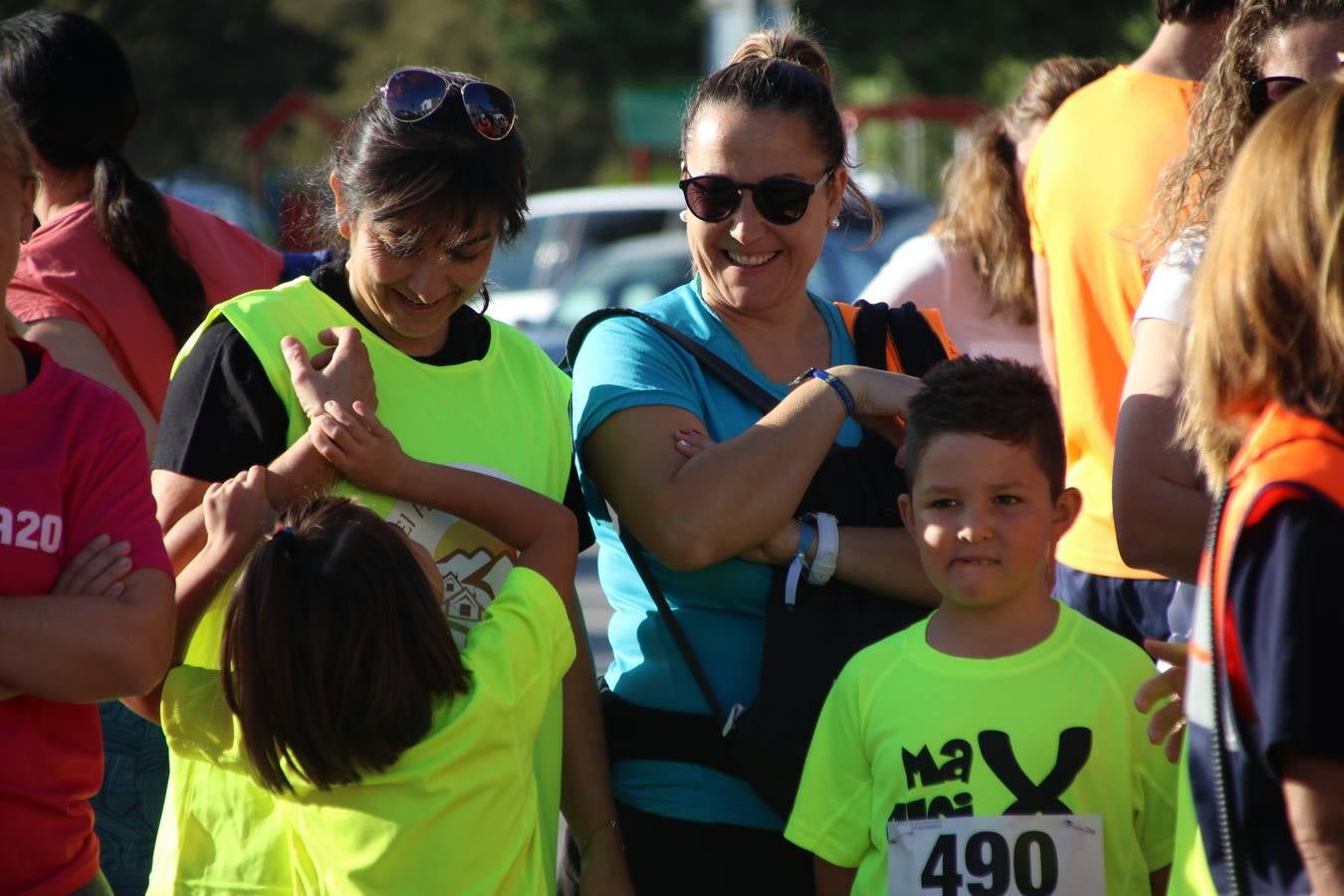 Valuengo continúa apostando por el deporte y la investigación de la Histiocitosis con la tercera edición del 'Cross Popular Valuengo', organizada por la Comisión de Festejos de la citada pedanía en colaboración con la Concejalía de Juventud y Deportes del Ayuntamiento de Jerez de los Caballeros y el Programa de Dinamización Deportiva de la Mancomunidad Sierra Suroeste. La citada prueba deportiva se ha celebrado esta mañana y ha contado con más de 140 participantes, entre todas las categorías.Celso Graciano y Estefanía Carretero se han convertido en los vencedores de la prueba general, y José Joaquín García y Rosa González han ocupado los primeros puestos locales.