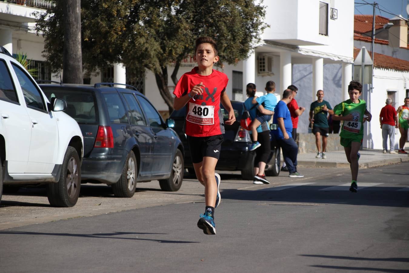 Valuengo continúa apostando por el deporte y la investigación de la Histiocitosis con la tercera edición del 'Cross Popular Valuengo', organizada por la Comisión de Festejos de la citada pedanía en colaboración con la Concejalía de Juventud y Deportes del Ayuntamiento de Jerez de los Caballeros y el Programa de Dinamización Deportiva de la Mancomunidad Sierra Suroeste. La citada prueba deportiva se ha celebrado esta mañana y ha contado con más de 140 participantes, entre todas las categorías.Celso Graciano y Estefanía Carretero se han convertido en los vencedores de la prueba general, y José Joaquín García y Rosa González han ocupado los primeros puestos locales.