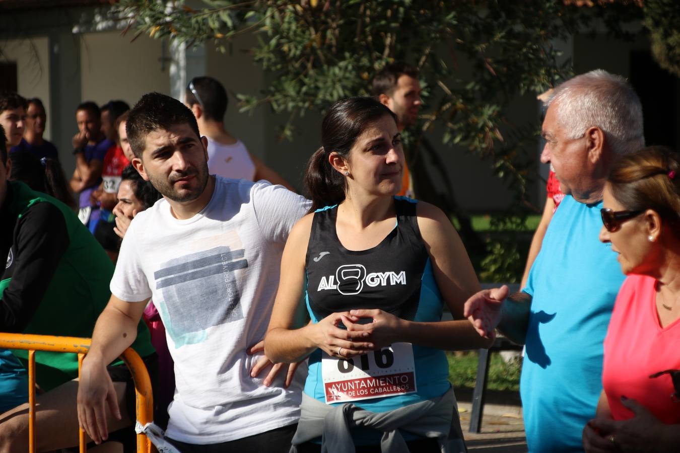 Valuengo continúa apostando por el deporte y la investigación de la Histiocitosis con la tercera edición del 'Cross Popular Valuengo', organizada por la Comisión de Festejos de la citada pedanía en colaboración con la Concejalía de Juventud y Deportes del Ayuntamiento de Jerez de los Caballeros y el Programa de Dinamización Deportiva de la Mancomunidad Sierra Suroeste. La citada prueba deportiva se ha celebrado esta mañana y ha contado con más de 140 participantes, entre todas las categorías.Celso Graciano y Estefanía Carretero se han convertido en los vencedores de la prueba general, y José Joaquín García y Rosa González han ocupado los primeros puestos locales.