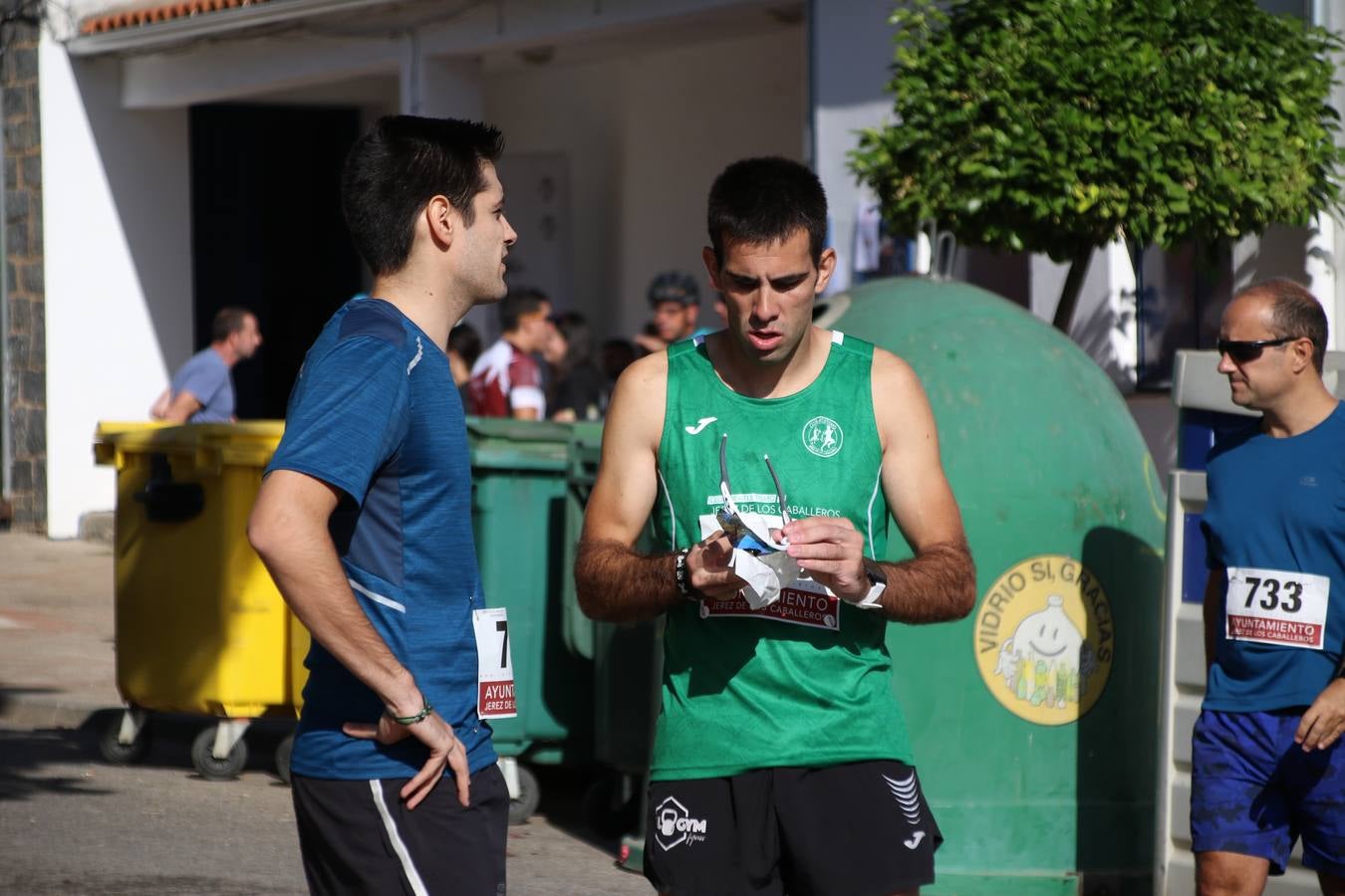 Valuengo continúa apostando por el deporte y la investigación de la Histiocitosis con la tercera edición del 'Cross Popular Valuengo', organizada por la Comisión de Festejos de la citada pedanía en colaboración con la Concejalía de Juventud y Deportes del Ayuntamiento de Jerez de los Caballeros y el Programa de Dinamización Deportiva de la Mancomunidad Sierra Suroeste. La citada prueba deportiva se ha celebrado esta mañana y ha contado con más de 140 participantes, entre todas las categorías.Celso Graciano y Estefanía Carretero se han convertido en los vencedores de la prueba general, y José Joaquín García y Rosa González han ocupado los primeros puestos locales.