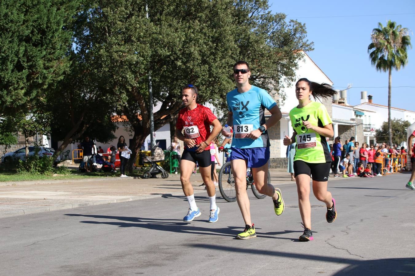 Valuengo continúa apostando por el deporte y la investigación de la Histiocitosis con la tercera edición del 'Cross Popular Valuengo', organizada por la Comisión de Festejos de la citada pedanía en colaboración con la Concejalía de Juventud y Deportes del Ayuntamiento de Jerez de los Caballeros y el Programa de Dinamización Deportiva de la Mancomunidad Sierra Suroeste. La citada prueba deportiva se ha celebrado esta mañana y ha contado con más de 140 participantes, entre todas las categorías.Celso Graciano y Estefanía Carretero se han convertido en los vencedores de la prueba general, y José Joaquín García y Rosa González han ocupado los primeros puestos locales.