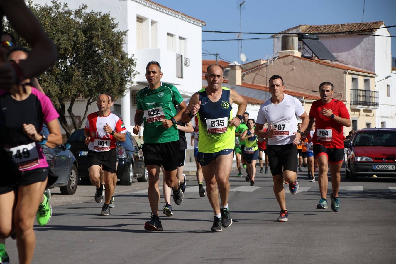 Valuengo continúa apostando por el deporte y la investigación de la Histiocitosis con la tercera edición del 'Cross Popular Valuengo', organizada por la Comisión de Festejos de la citada pedanía en colaboración con la Concejalía de Juventud y Deportes del Ayuntamiento de Jerez de los Caballeros y el Programa de Dinamización Deportiva de la Mancomunidad Sierra Suroeste. La citada prueba deportiva se ha celebrado esta mañana y ha contado con más de 140 participantes, entre todas las categorías.Celso Graciano y Estefanía Carretero se han convertido en los vencedores de la prueba general, y José Joaquín García y Rosa González han ocupado los primeros puestos locales.