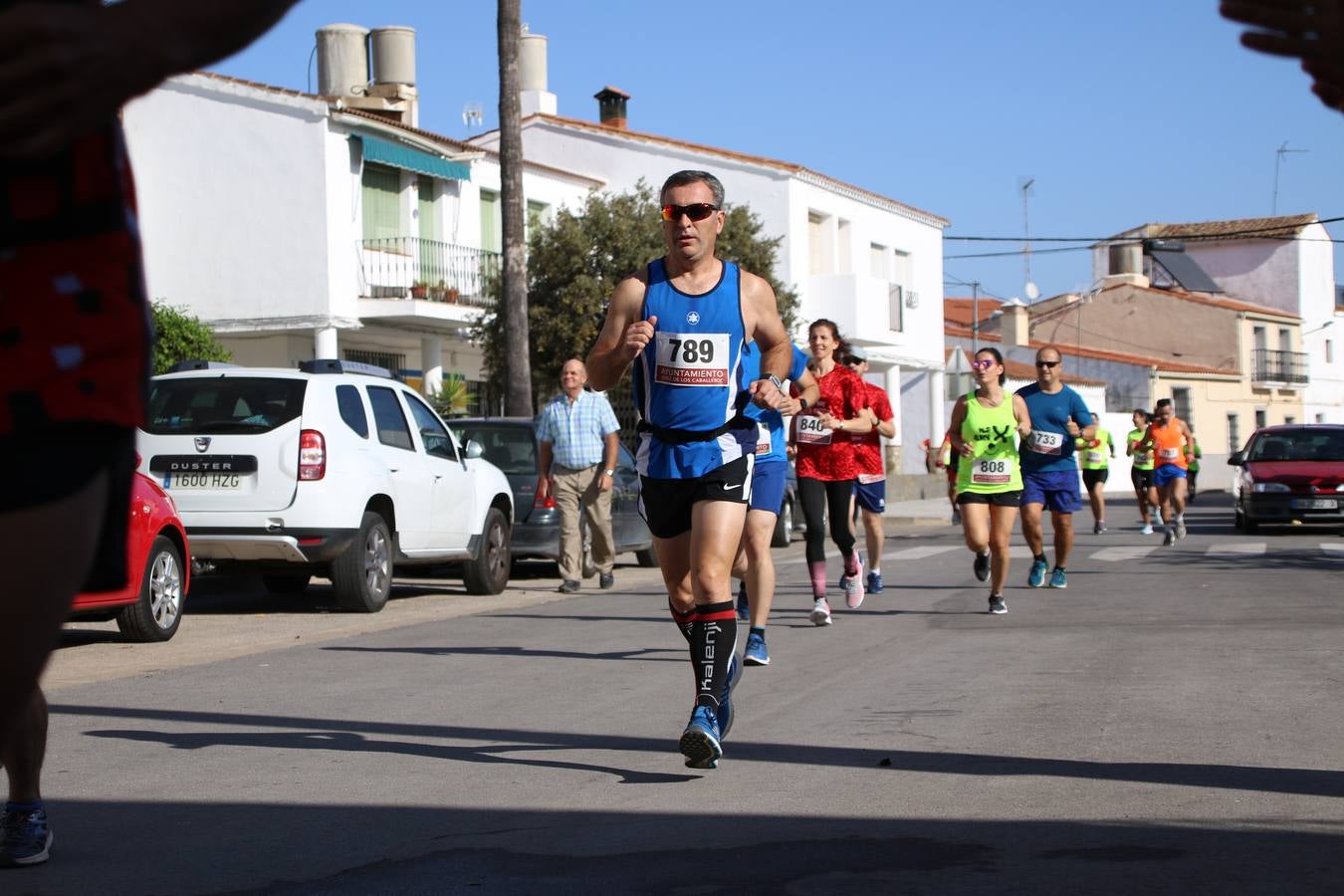 Valuengo continúa apostando por el deporte y la investigación de la Histiocitosis con la tercera edición del 'Cross Popular Valuengo', organizada por la Comisión de Festejos de la citada pedanía en colaboración con la Concejalía de Juventud y Deportes del Ayuntamiento de Jerez de los Caballeros y el Programa de Dinamización Deportiva de la Mancomunidad Sierra Suroeste. La citada prueba deportiva se ha celebrado esta mañana y ha contado con más de 140 participantes, entre todas las categorías.Celso Graciano y Estefanía Carretero se han convertido en los vencedores de la prueba general, y José Joaquín García y Rosa González han ocupado los primeros puestos locales.