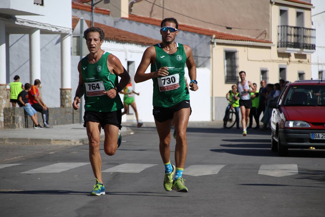 Valuengo continúa apostando por el deporte y la investigación de la Histiocitosis con la tercera edición del 'Cross Popular Valuengo', organizada por la Comisión de Festejos de la citada pedanía en colaboración con la Concejalía de Juventud y Deportes del Ayuntamiento de Jerez de los Caballeros y el Programa de Dinamización Deportiva de la Mancomunidad Sierra Suroeste. La citada prueba deportiva se ha celebrado esta mañana y ha contado con más de 140 participantes, entre todas las categorías.Celso Graciano y Estefanía Carretero se han convertido en los vencedores de la prueba general, y José Joaquín García y Rosa González han ocupado los primeros puestos locales.