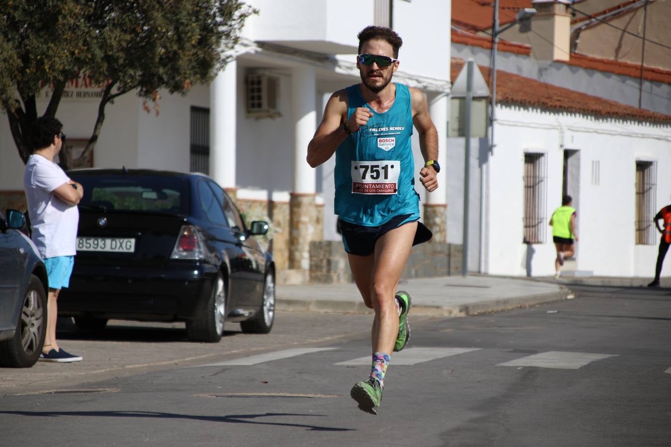 Valuengo continúa apostando por el deporte y la investigación de la Histiocitosis con la tercera edición del 'Cross Popular Valuengo', organizada por la Comisión de Festejos de la citada pedanía en colaboración con la Concejalía de Juventud y Deportes del Ayuntamiento de Jerez de los Caballeros y el Programa de Dinamización Deportiva de la Mancomunidad Sierra Suroeste. La citada prueba deportiva se ha celebrado esta mañana y ha contado con más de 140 participantes, entre todas las categorías.Celso Graciano y Estefanía Carretero se han convertido en los vencedores de la prueba general, y José Joaquín García y Rosa González han ocupado los primeros puestos locales.