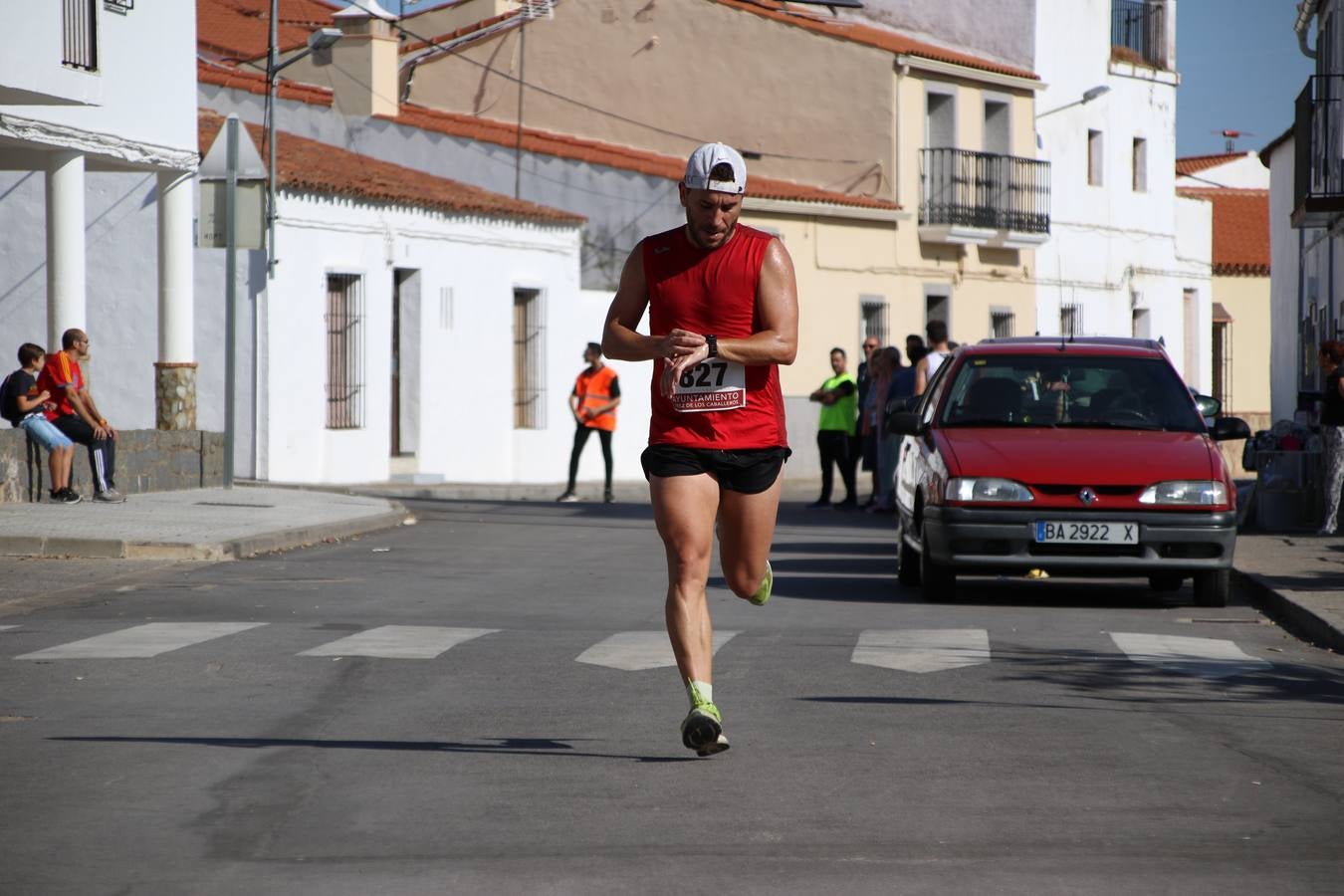 Valuengo continúa apostando por el deporte y la investigación de la Histiocitosis con la tercera edición del 'Cross Popular Valuengo', organizada por la Comisión de Festejos de la citada pedanía en colaboración con la Concejalía de Juventud y Deportes del Ayuntamiento de Jerez de los Caballeros y el Programa de Dinamización Deportiva de la Mancomunidad Sierra Suroeste. La citada prueba deportiva se ha celebrado esta mañana y ha contado con más de 140 participantes, entre todas las categorías.Celso Graciano y Estefanía Carretero se han convertido en los vencedores de la prueba general, y José Joaquín García y Rosa González han ocupado los primeros puestos locales.