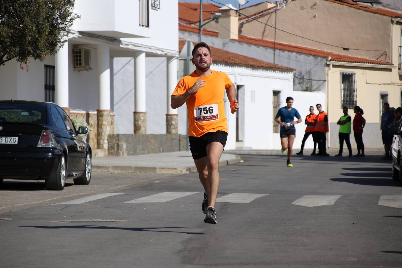 Valuengo continúa apostando por el deporte y la investigación de la Histiocitosis con la tercera edición del 'Cross Popular Valuengo', organizada por la Comisión de Festejos de la citada pedanía en colaboración con la Concejalía de Juventud y Deportes del Ayuntamiento de Jerez de los Caballeros y el Programa de Dinamización Deportiva de la Mancomunidad Sierra Suroeste. La citada prueba deportiva se ha celebrado esta mañana y ha contado con más de 140 participantes, entre todas las categorías.Celso Graciano y Estefanía Carretero se han convertido en los vencedores de la prueba general, y José Joaquín García y Rosa González han ocupado los primeros puestos locales.