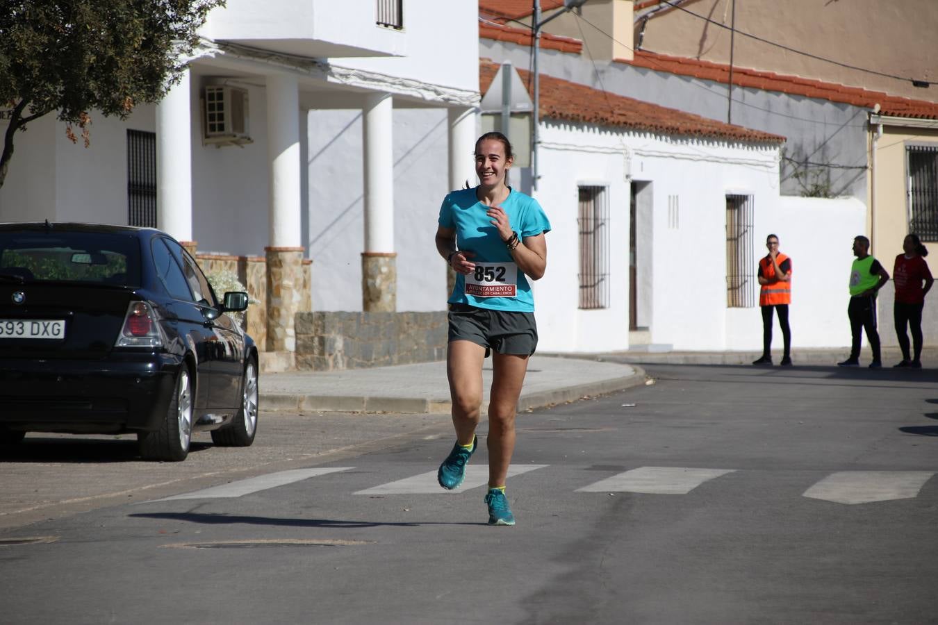 Valuengo continúa apostando por el deporte y la investigación de la Histiocitosis con la tercera edición del 'Cross Popular Valuengo', organizada por la Comisión de Festejos de la citada pedanía en colaboración con la Concejalía de Juventud y Deportes del Ayuntamiento de Jerez de los Caballeros y el Programa de Dinamización Deportiva de la Mancomunidad Sierra Suroeste. La citada prueba deportiva se ha celebrado esta mañana y ha contado con más de 140 participantes, entre todas las categorías.Celso Graciano y Estefanía Carretero se han convertido en los vencedores de la prueba general, y José Joaquín García y Rosa González han ocupado los primeros puestos locales.