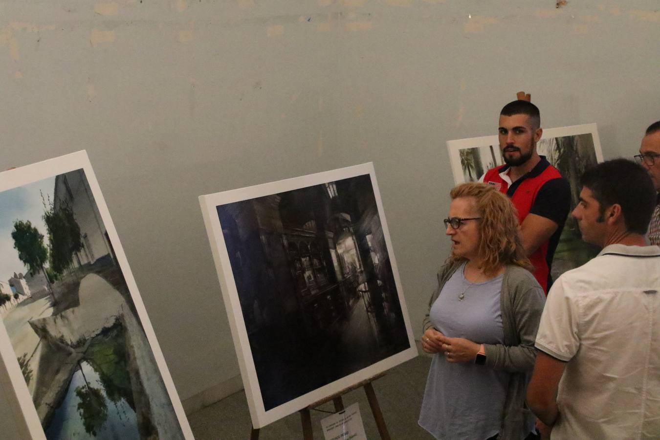 Jerez de los Caballeros celebra la tercera edición de su 'Noche en Blanco' con exposiciones, visitas turísticas, baile, cata de vinos, poesía, conciertos y talleres llenando de ocio, historia y arte diferentes rincones del municipio.
