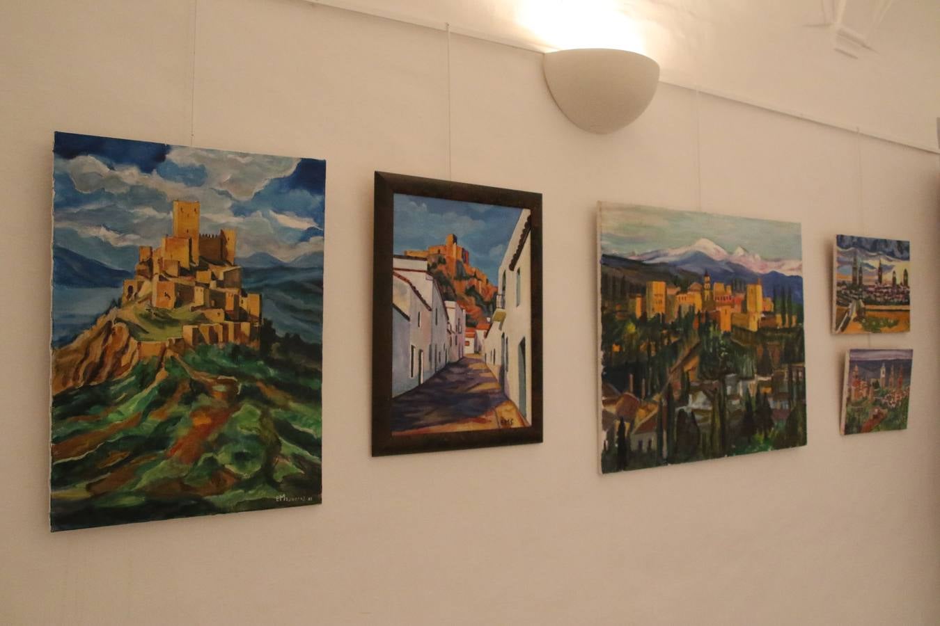 Jerez de los Caballeros celebra la tercera edición de su 'Noche en Blanco' con exposiciones, visitas turísticas, baile, cata de vinos, poesía, conciertos y talleres llenando de ocio, historia y arte diferentes rincones del municipio.