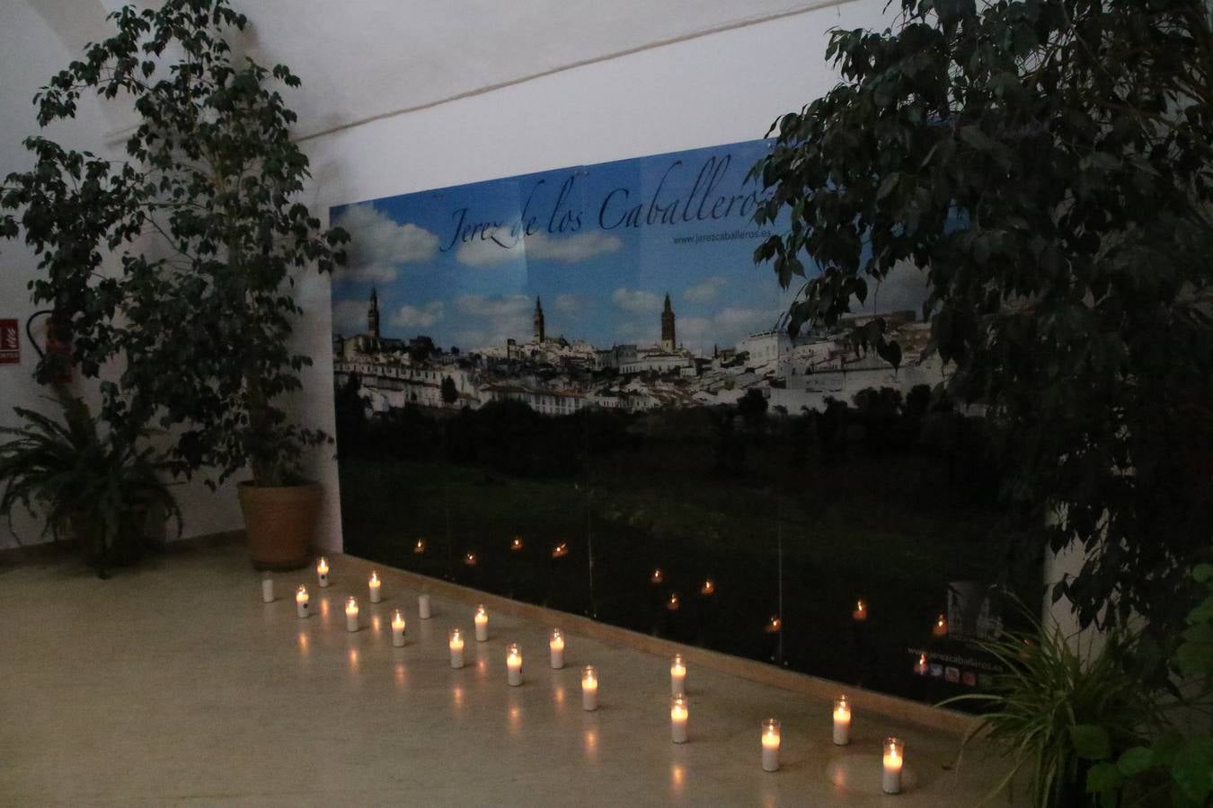 Jerez de los Caballeros celebra la tercera edición de su 'Noche en Blanco' con exposiciones, visitas turísticas, baile, cata de vinos, poesía, conciertos y talleres llenando de ocio, historia y arte diferentes rincones del municipio.