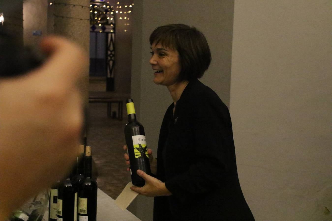 Jerez de los Caballeros celebra la tercera edición de su 'Noche en Blanco' con exposiciones, visitas turísticas, baile, cata de vinos, poesía, conciertos y talleres llenando de ocio, historia y arte diferentes rincones del municipio.