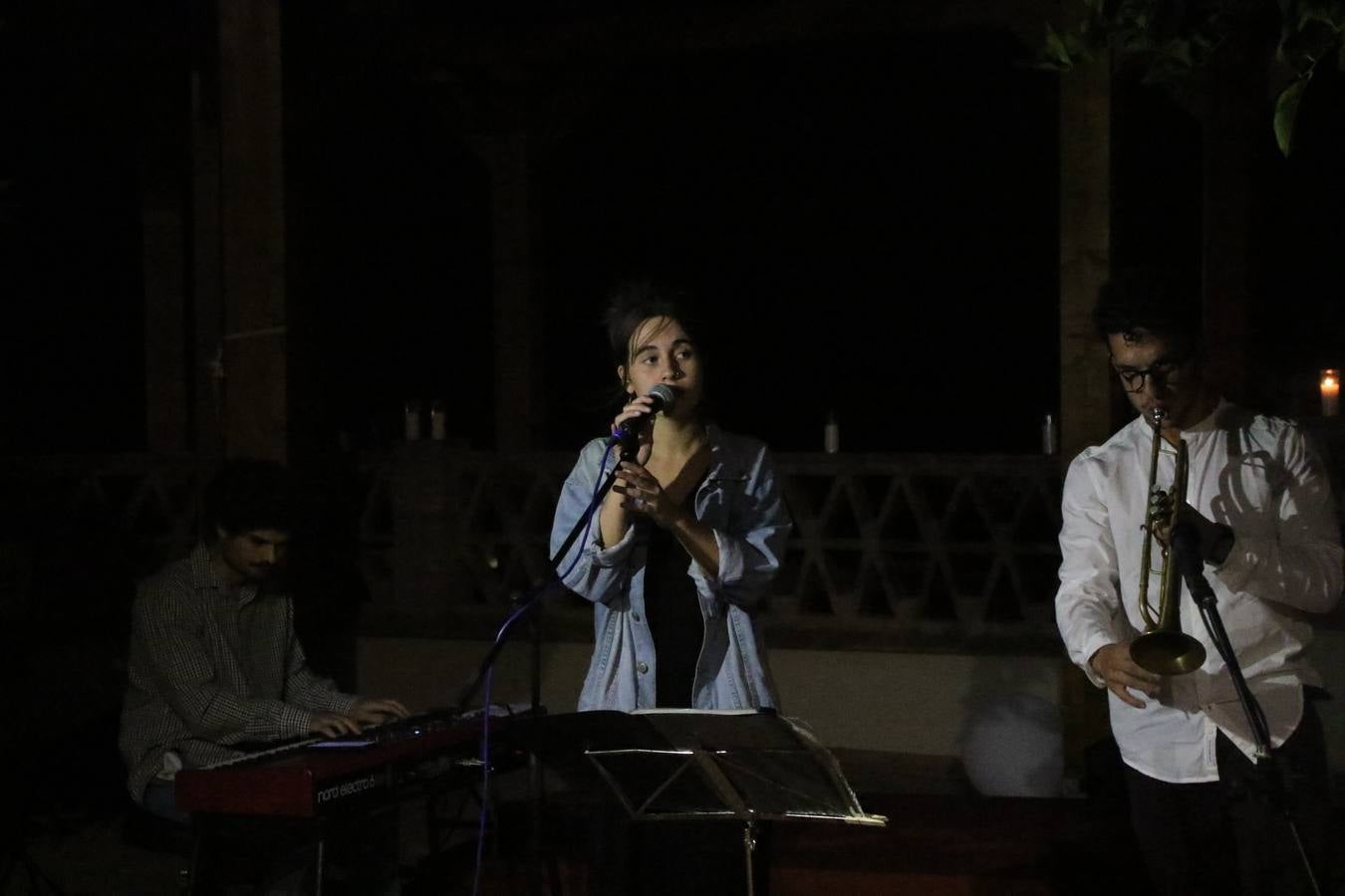 Jerez de los Caballeros celebra la tercera edición de su 'Noche en Blanco' con exposiciones, visitas turísticas, baile, cata de vinos, poesía, conciertos y talleres llenando de ocio, historia y arte diferentes rincones del municipio.