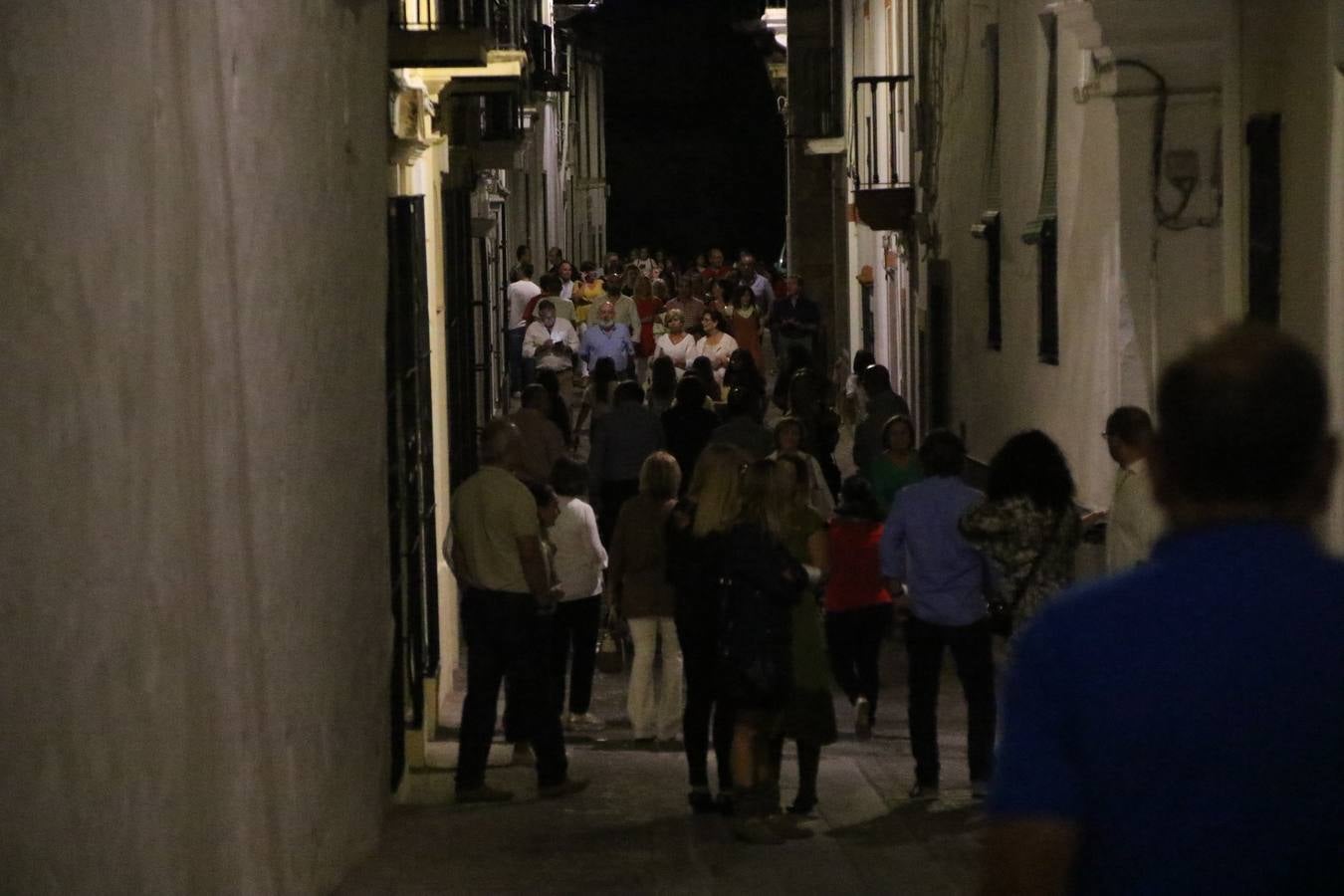 Jerez de los Caballeros celebra la tercera edición de su 'Noche en Blanco' con exposiciones, visitas turísticas, baile, cata de vinos, poesía, conciertos y talleres llenando de ocio, historia y arte diferentes rincones del municipio.