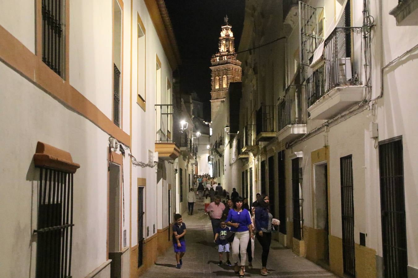 Jerez de los Caballeros celebra la tercera edición de su 'Noche en Blanco' con exposiciones, visitas turísticas, baile, cata de vinos, poesía, conciertos y talleres llenando de ocio, historia y arte diferentes rincones del municipio.