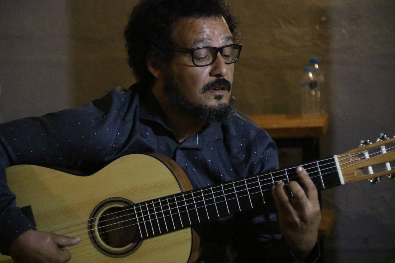 Jerez de los Caballeros celebra la tercera edición de su 'Noche en Blanco' con exposiciones, visitas turísticas, baile, cata de vinos, poesía, conciertos y talleres llenando de ocio, historia y arte diferentes rincones del municipio.