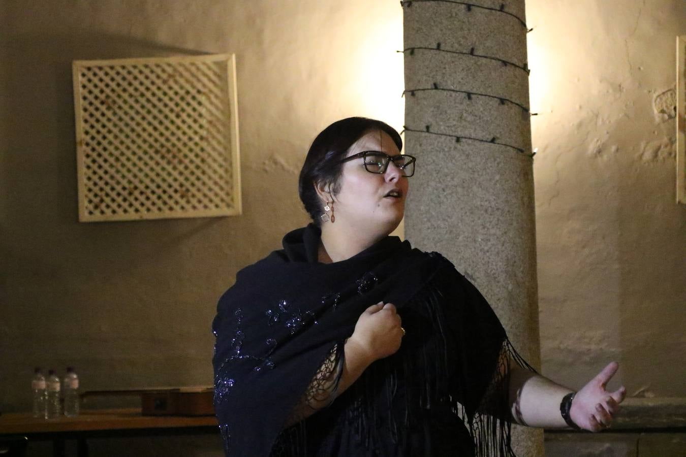 Jerez de los Caballeros celebra la tercera edición de su 'Noche en Blanco' con exposiciones, visitas turísticas, baile, cata de vinos, poesía, conciertos y talleres llenando de ocio, historia y arte diferentes rincones del municipio.