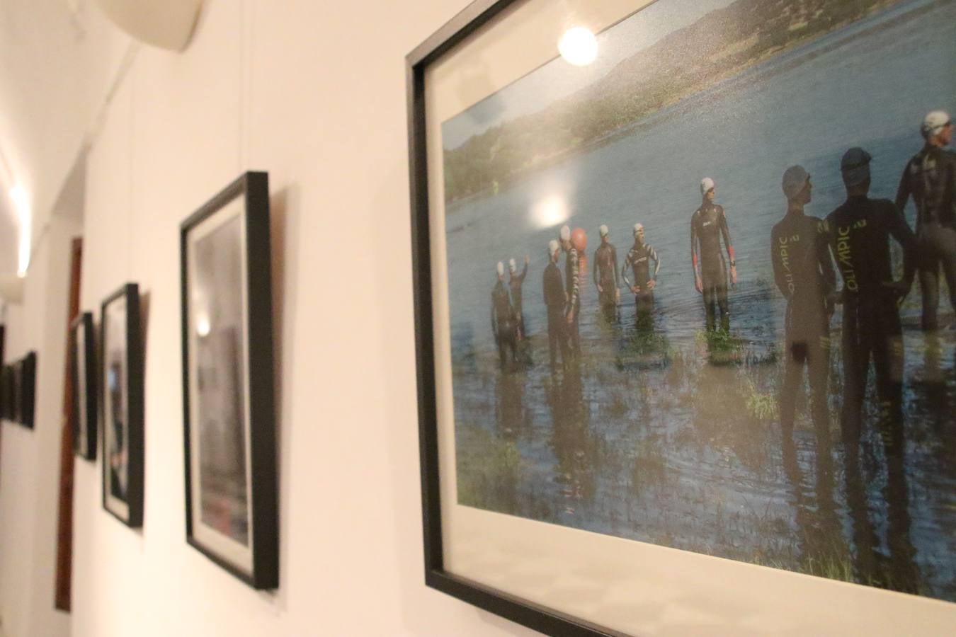 Jerez de los Caballeros celebra la tercera edición de su 'Noche en Blanco' con exposiciones, visitas turísticas, baile, cata de vinos, poesía, conciertos y talleres llenando de ocio, historia y arte diferentes rincones del municipio.