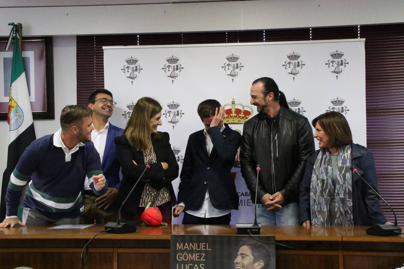 Fotos: Jerez recibe entre aplausos y gritos de &quot;campeón&quot; al atleta Manuel Gómez Lucas