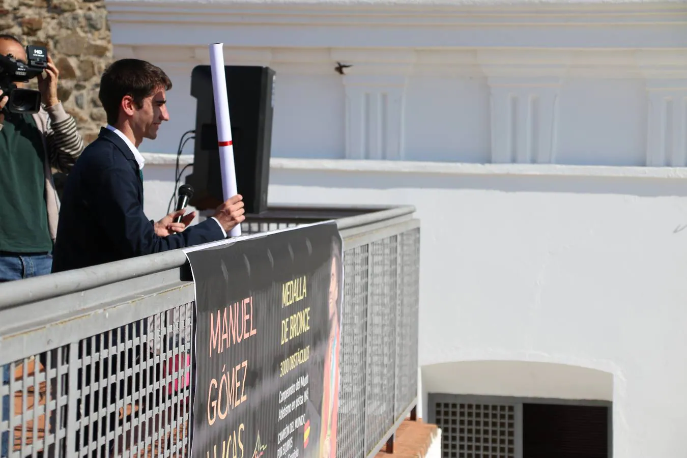 Fotos: Jerez recibe entre aplausos y gritos de &quot;campeón&quot; al atleta Manuel Gómez Lucas