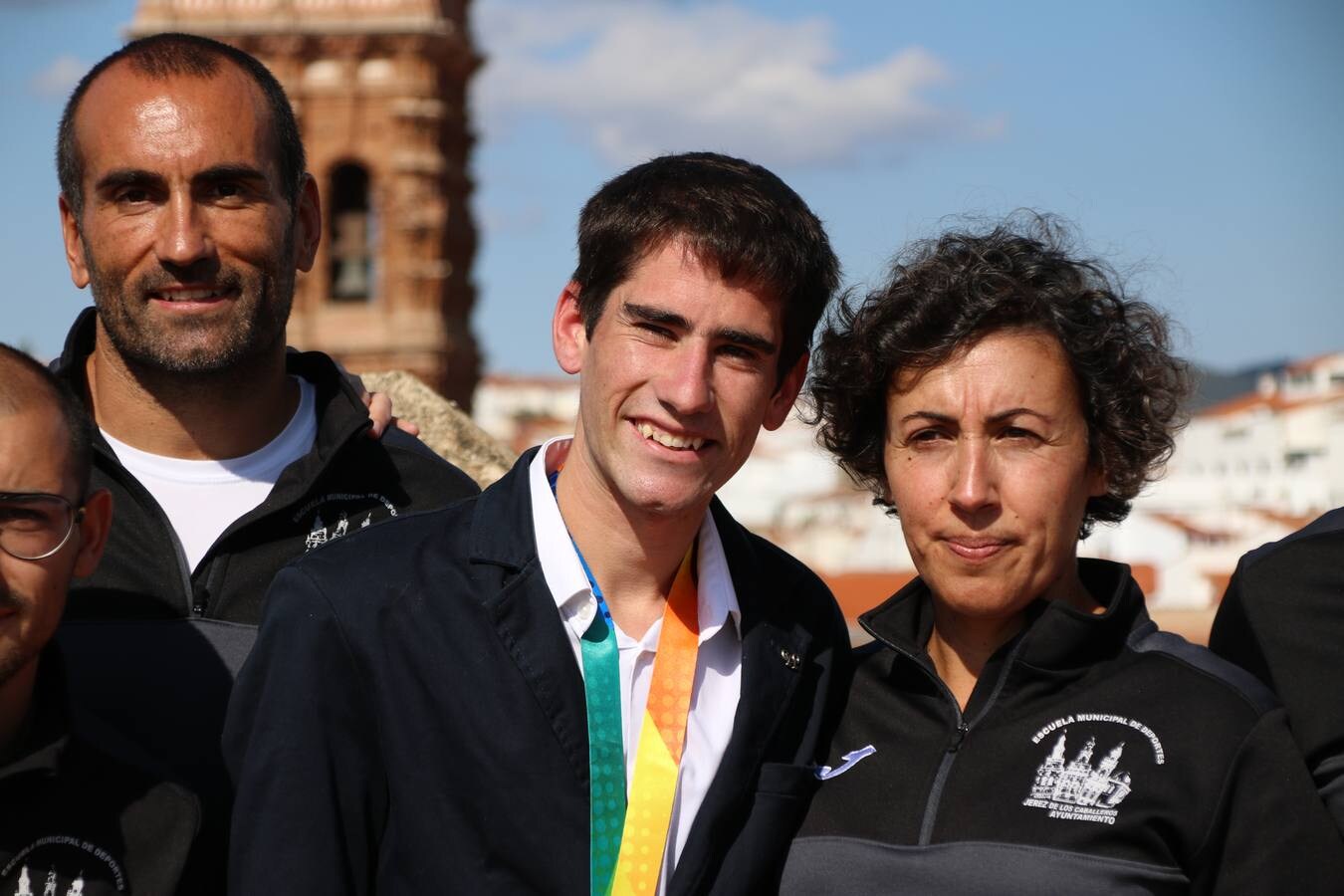 Fotos: Jerez recibe entre aplausos y gritos de &quot;campeón&quot; al atleta Manuel Gómez Lucas