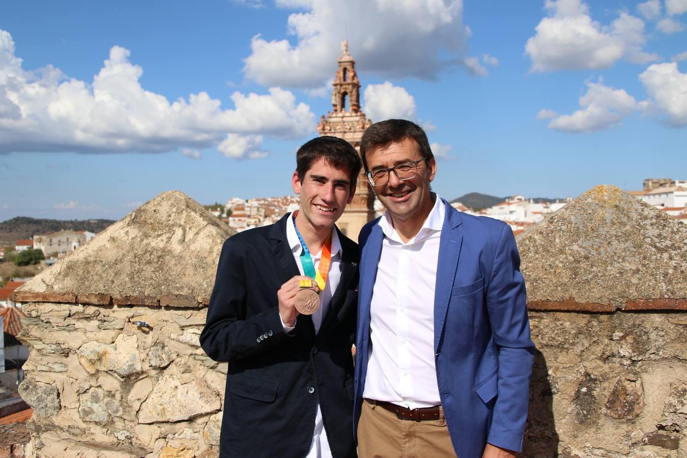 Fotos: Jerez recibe entre aplausos y gritos de &quot;campeón&quot; al atleta Manuel Gómez Lucas