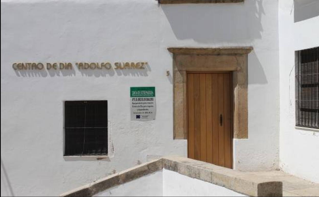 Fachada del Centro de Día Adolfo Suárez, en la Plaza de la Constitución.