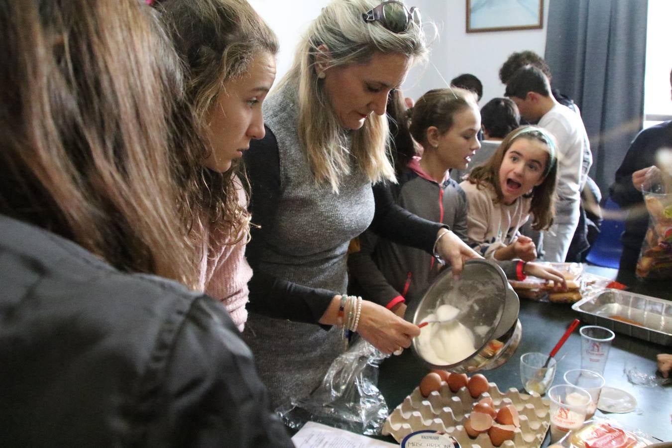 Fotos: Cáritas Parroquial celebra la tercera edición de su 'Tapa Solidaria'