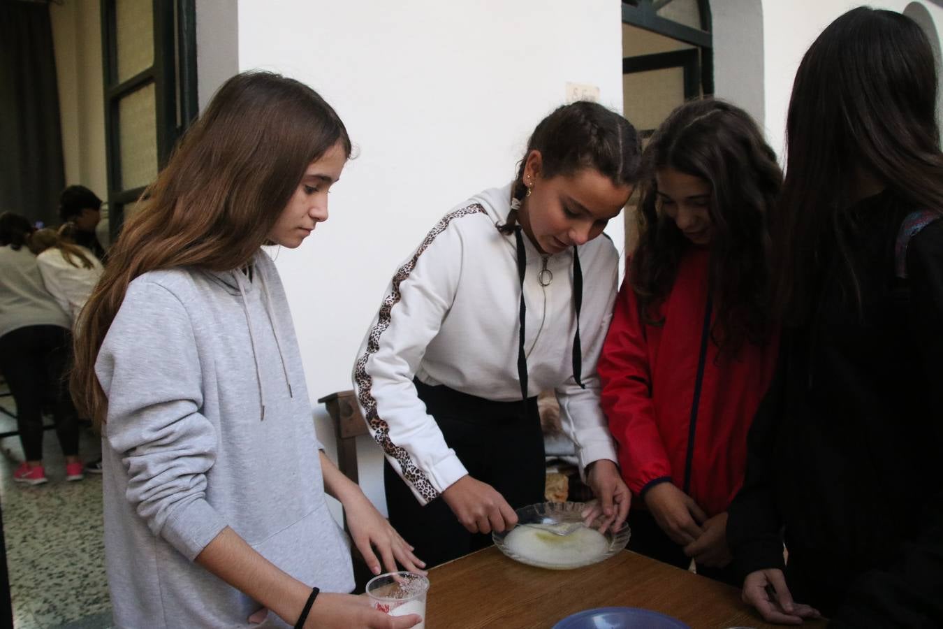 Fotos: Cáritas Parroquial celebra la tercera edición de su 'Tapa Solidaria'