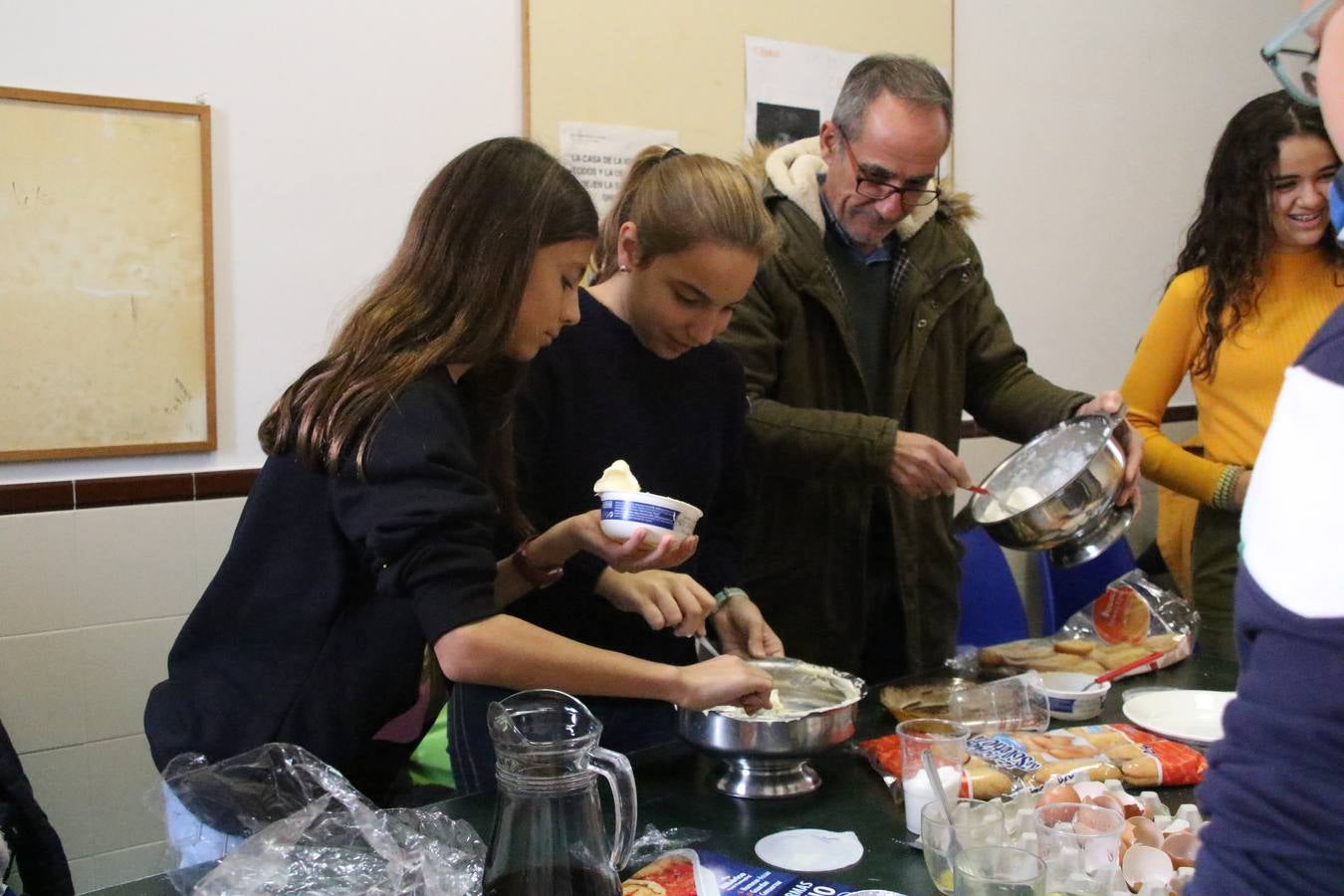 Fotos: Cáritas Parroquial celebra la tercera edición de su 'Tapa Solidaria'