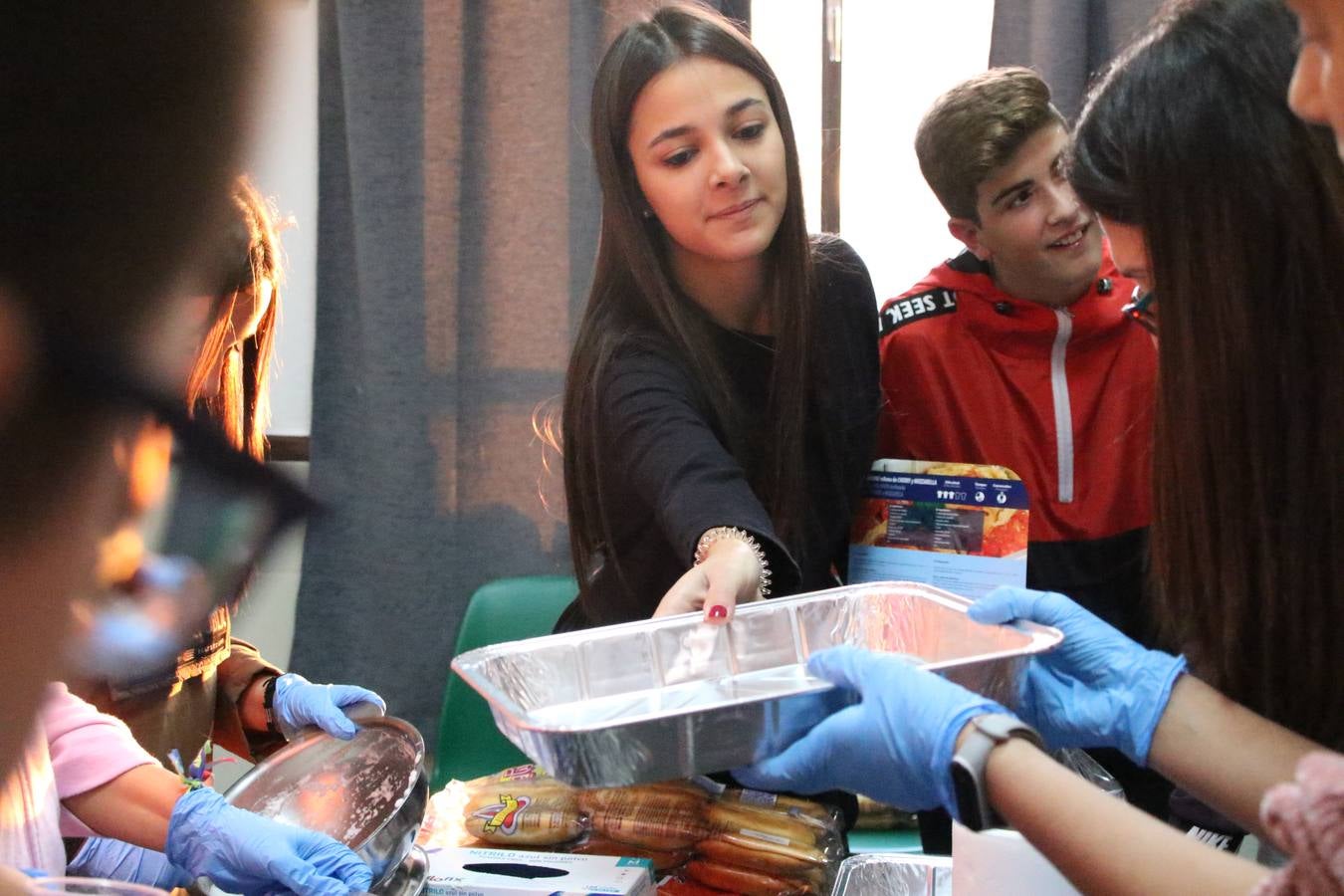 Fotos: Cáritas Parroquial celebra la tercera edición de su 'Tapa Solidaria'