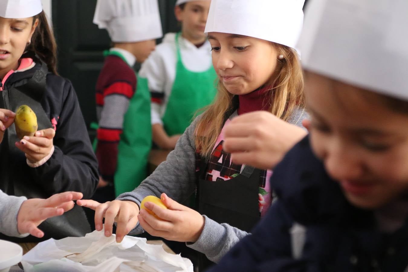 Fotos: Cáritas Parroquial celebra la tercera edición de su 'Tapa Solidaria'