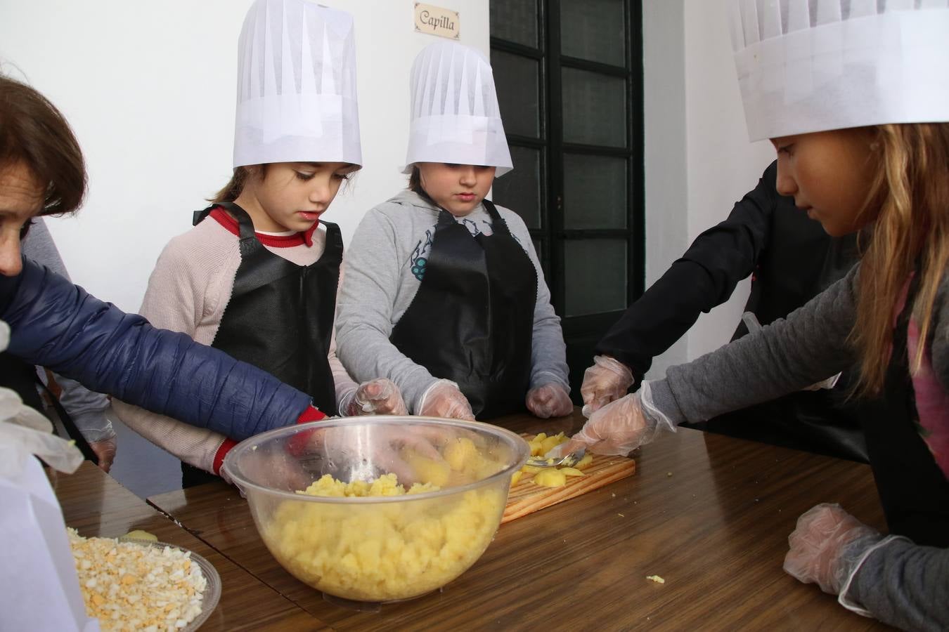 Fotos: Cáritas Parroquial celebra la tercera edición de su 'Tapa Solidaria'
