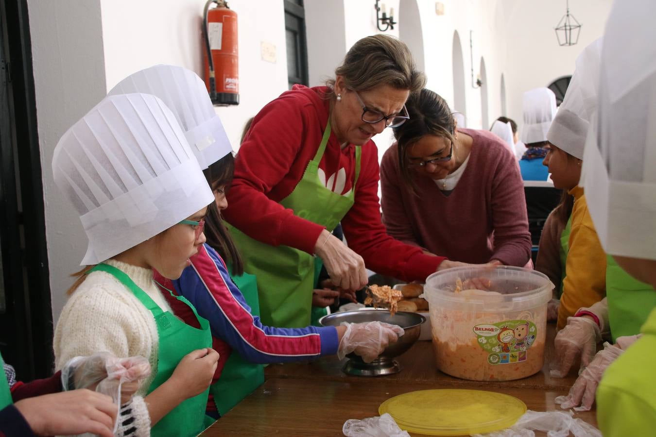 Fotos: Cáritas Parroquial celebra la tercera edición de su 'Tapa Solidaria'