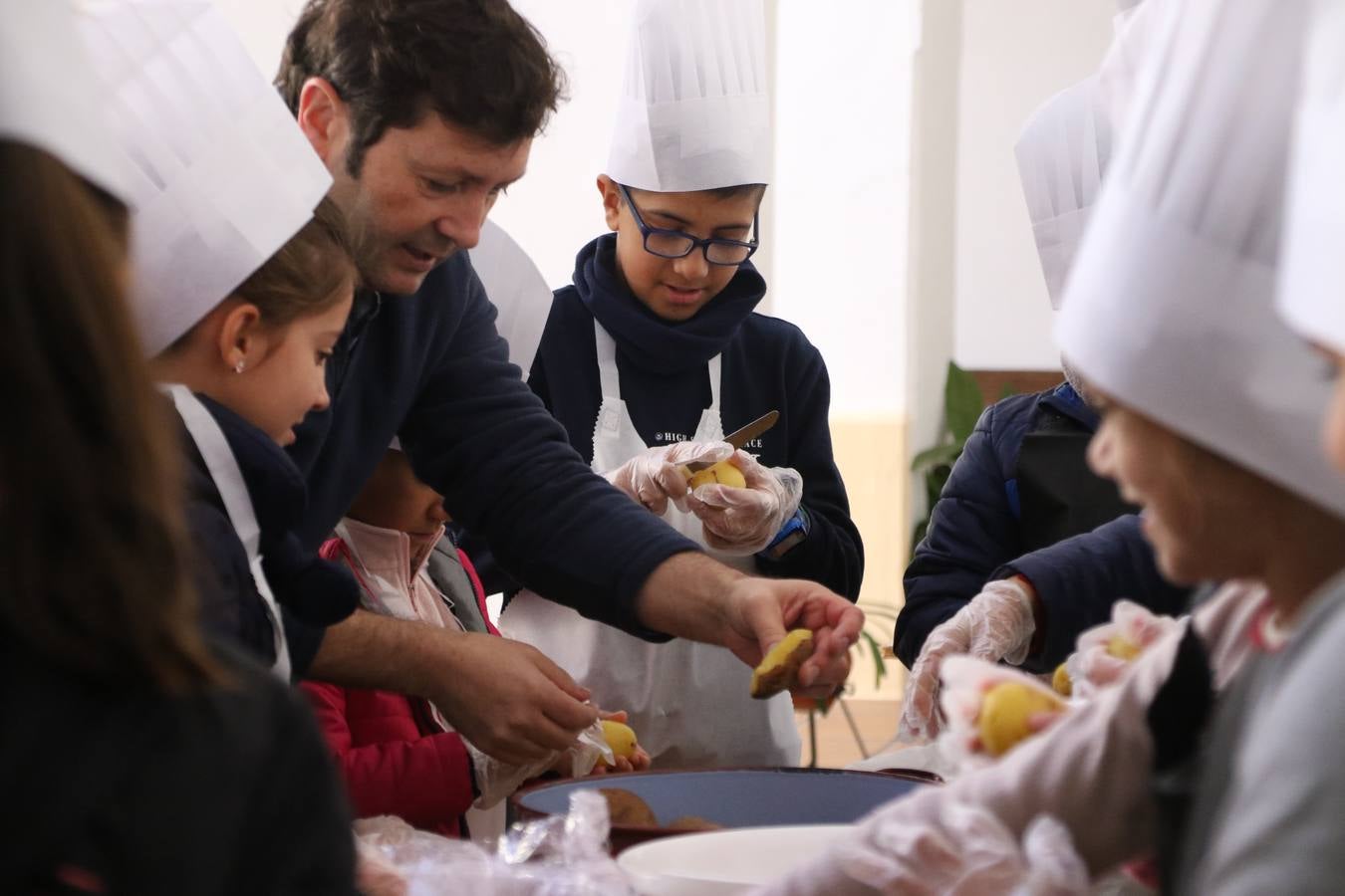 Fotos: Cáritas Parroquial celebra la tercera edición de su 'Tapa Solidaria'