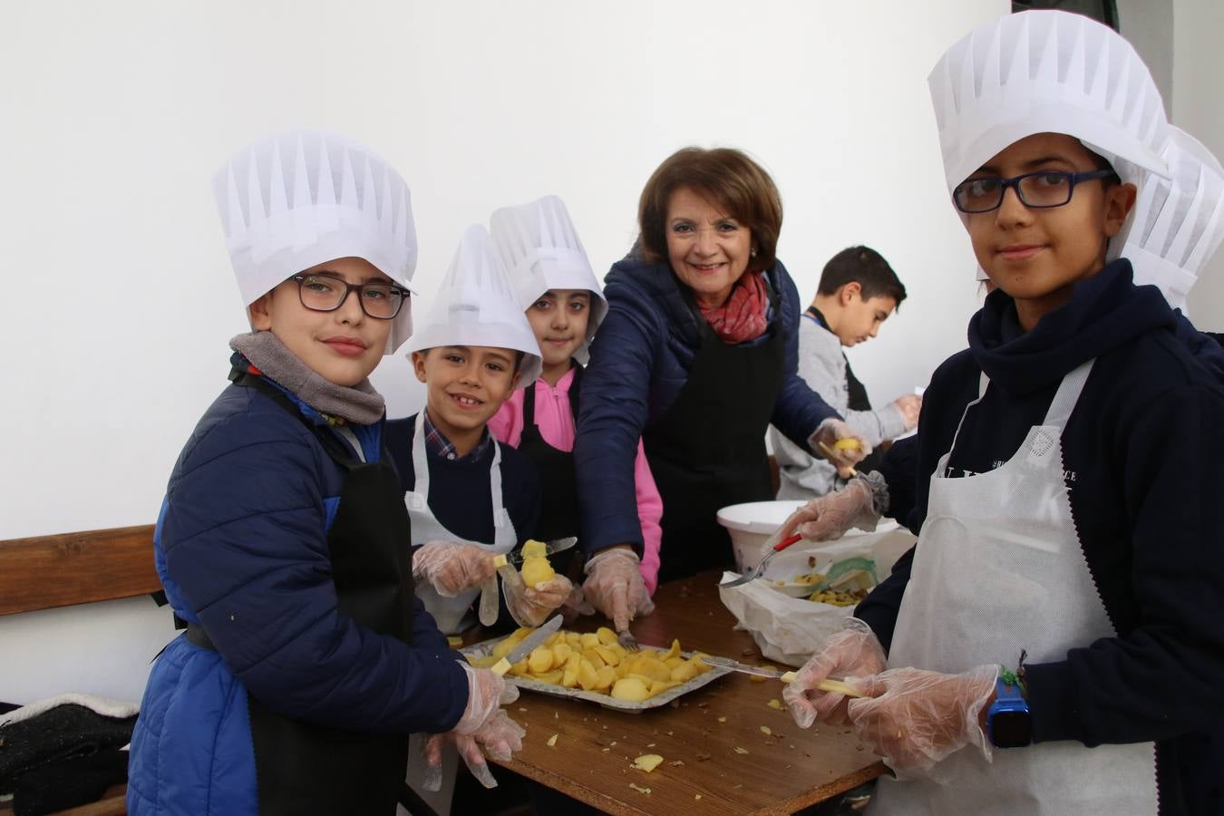 Fotos: Cáritas Parroquial celebra la tercera edición de su 'Tapa Solidaria'